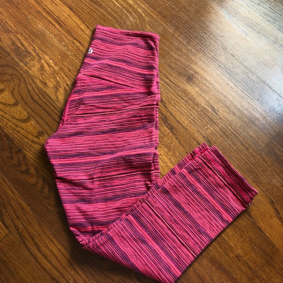 Lululemon Wunder Under Crop - Picture 2 of 4